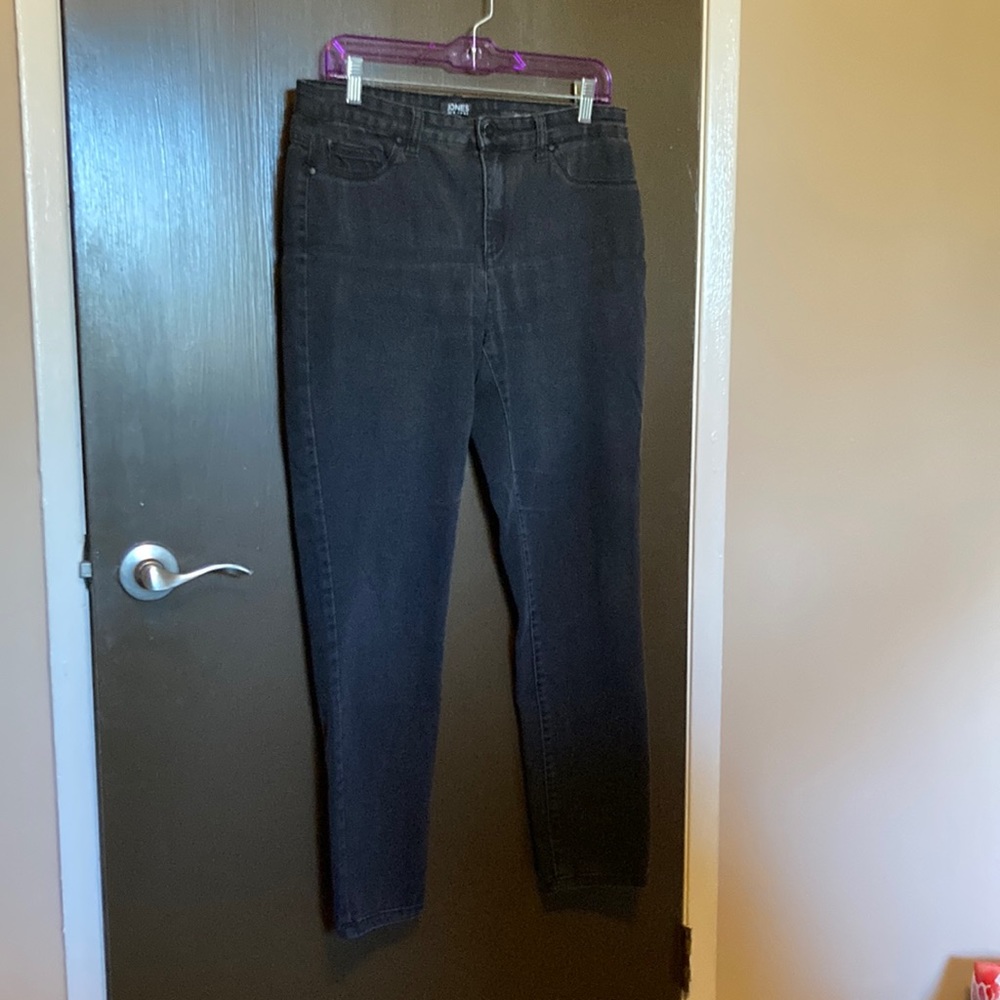 Plain black skinny jeans